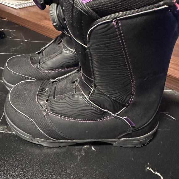 Women's Black and Purple Snowboarding Boots - Picture 6 of 6